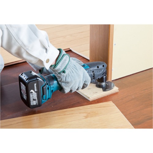 Multicortadora a bateria 18 Volts Sem bateria - DTM50Z Multicortadora a bateria 18 Volts Sem bateria - DTM50Z