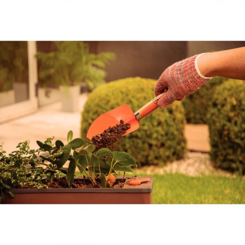 Pazinha larga com cabo de madeira