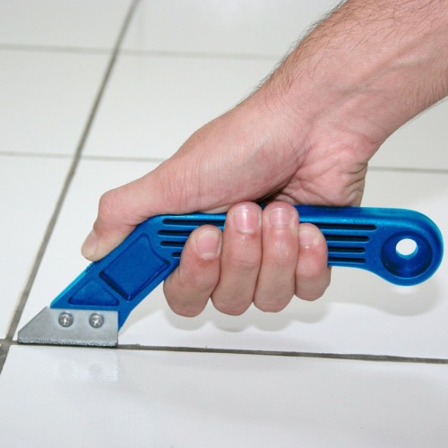 Raspador de rejunte com duas l�minas