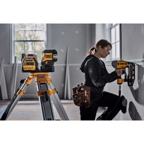 N�vel a laser verde a bateria 2 linhas e 2 pontos 85m sem bateria - DCLE34220GB