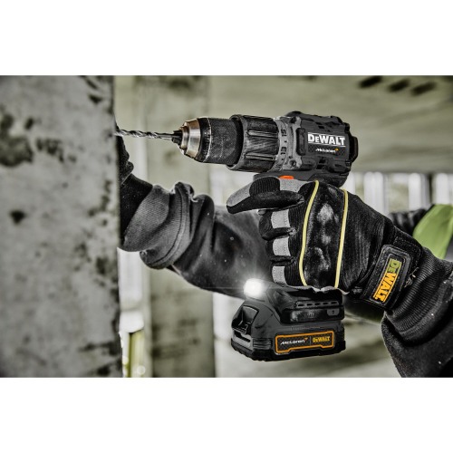 Combo Furadeira Parafusadeira de impacto DCD85 + Parafusadeira de impacto 20V DCF85 McLaren F1- DCK200ME2GT  110V/220V