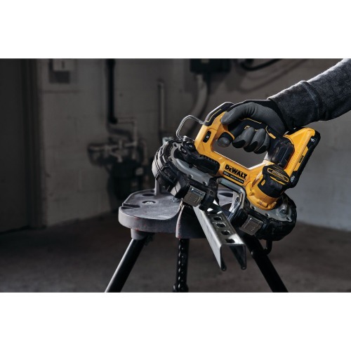 Serra de fita port�til a bateria 20V Sem Bateria - DCS377B