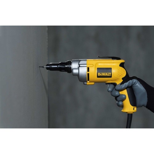 Parafusadeira el�trica com ajuste de torque 1/4
