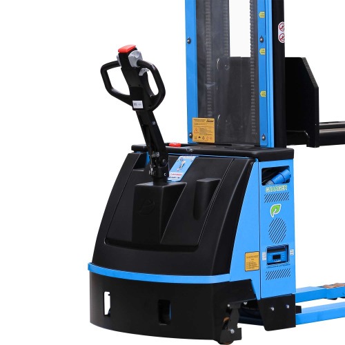 Empilhadeira el�trica tracionaria 5,40 m 1.600 kg com bateria l�tio e carregador - PTL 1654 Fast