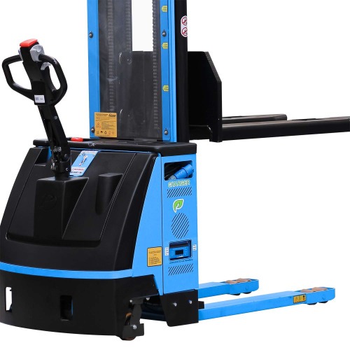 Empilhadeira el�trica tracionaria 5,40 m 1.600 kg com bateria l�tio e carregador - PTL 1654 Fast