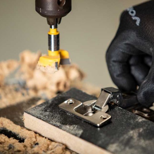 Fresa para dobradi�a tipo caneco com dentes de v�dea 35 mm