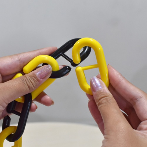 Corrente pl�stica de 9 mm pacote com 2 metros amarela e preta