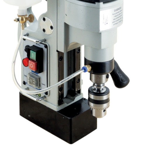 Furadeira com base magnética 900 watts rotação 650 rpm 14937 - RZ-FBM20M2 220V Furadeira com base magnética 900 watts rotação 650 rpm 14937 - RZ-FBM20M2 220V