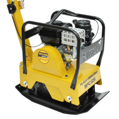 Placa vibrat�ria a gasolina 7,5 hp base 660 x 380 mm Rental - BFG 125