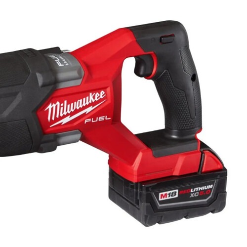 Serra sabre a bateria 18V com 1 bateria FUEL - 2821 110V/220V Serra sabre a bateria 18V com 1 bateria FUEL - 2821 110V/220V