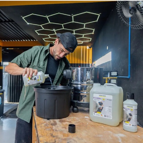 Detergente limpador de carpetes e estofados concentrado 500 ml - Power Extract RM 764 Detergente limpador de carpetes e estofados concentrado 500 ml - Power Extract RM 764