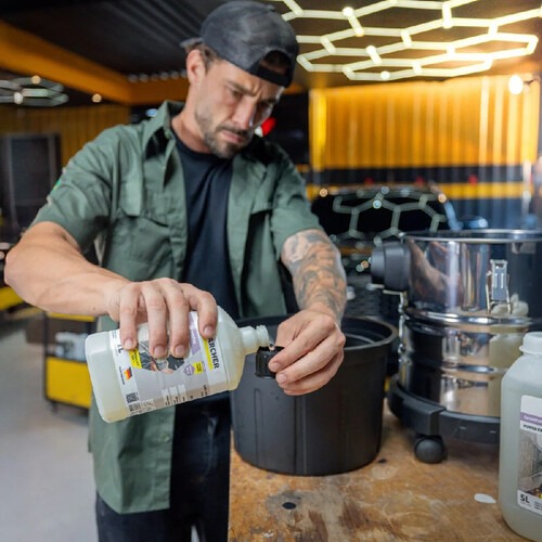 Detergente limpador de carpetes e estofados concentrado 1 Litro - Power Extract RM 764 Detergente limpador de carpetes e estofados concentrado 1 Litro - Power Extract RM 764