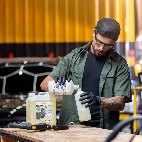 Detergente desincrustante profissional ultra concentrado 20 Litros - PressurePro RM 81 Detergente desincrustante profissional ultra concentrado 20 Litros - PressurePro RM 81