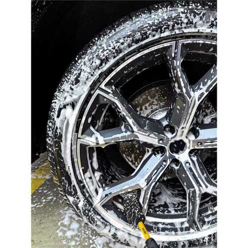 Escova para limpeza de rodas cabo pl�stico 30 cm