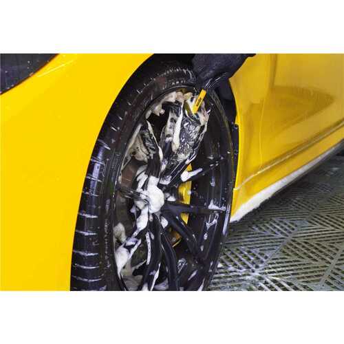 Escova para limpeza de rodas cabo pl�stico 48 cm