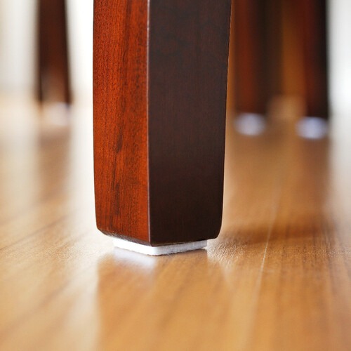 Feltro protetor adesivo quadrado 22 mm branco com 16 unidades Feltro protetor adesivo quadrado 22 mm branco com 16 unidades