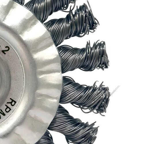 Escova de a�o inox circular torcida 114,3 x 12,7 mm com furo