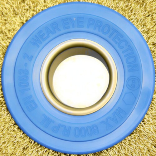 Escova de a�o latonado circular ondulada 152,4 x 19 mm com furo